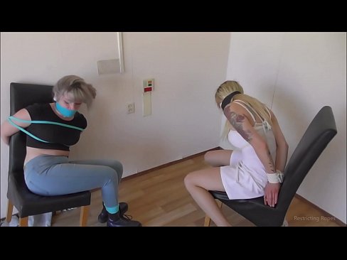 ❤️ Woledzera / womangidwa komanso wotsekeredwa / msungwana wovutika ❤️ pa ny.pornochaturbate.ru ❌️